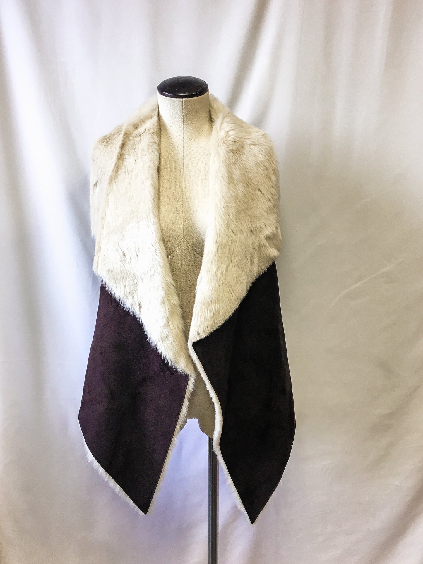 NWT Ariat Brown and Cream Kesha Fur Vest, size Small/Medium
