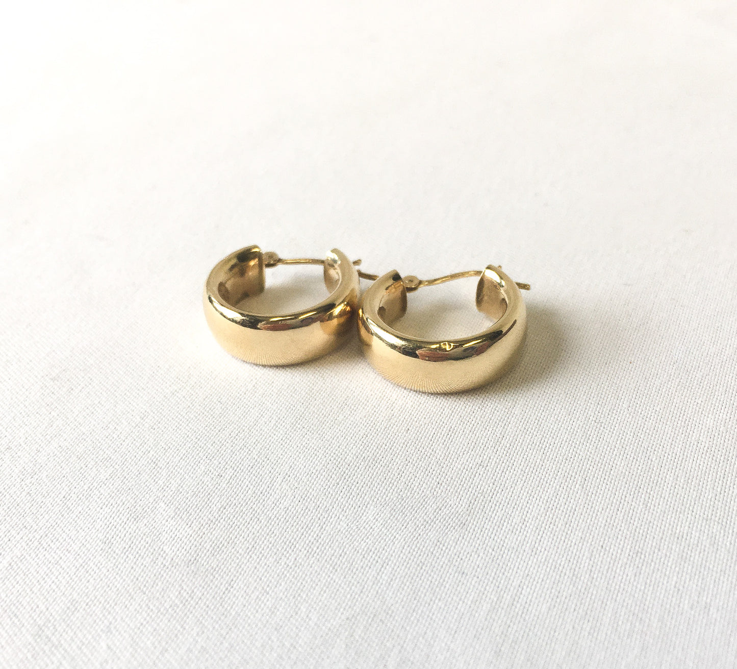 14K Yellow Gold Smooth Circular Hoop Earrings, 1.4 Grams