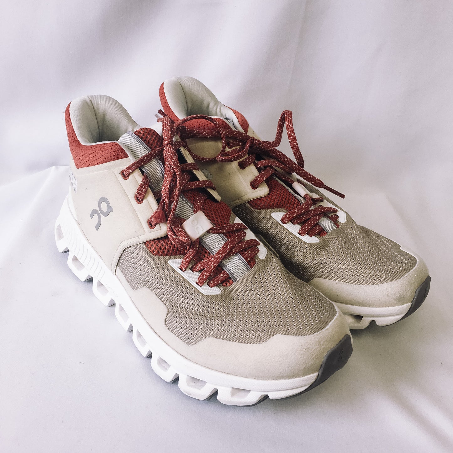 White/Red ON Running Cloud Hi-Edge Running Shoes, Women's Sz. 8.5