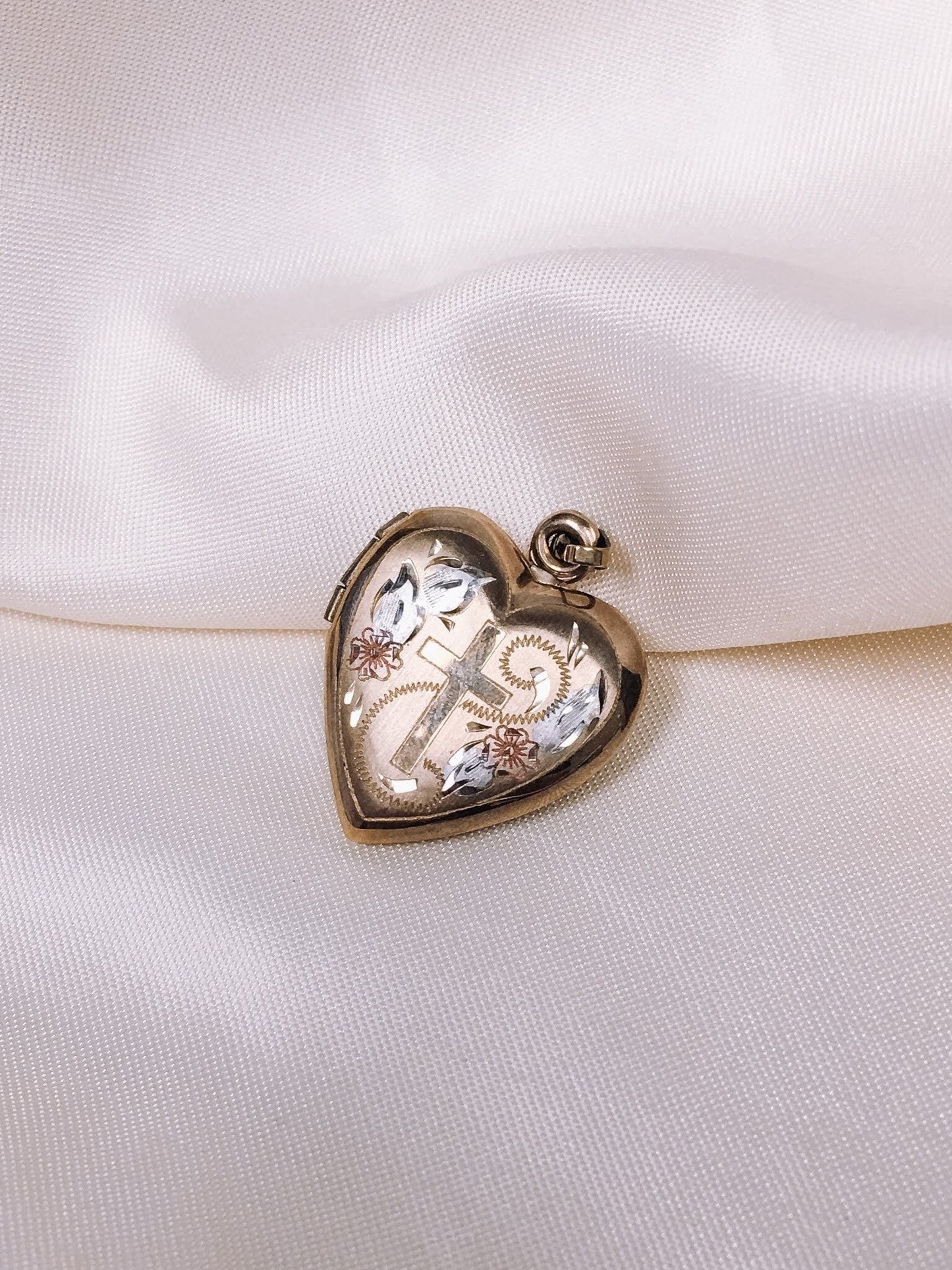 Vintage 10k Gold Locket with Filigree Floral Etching, Vintage Christian Locket