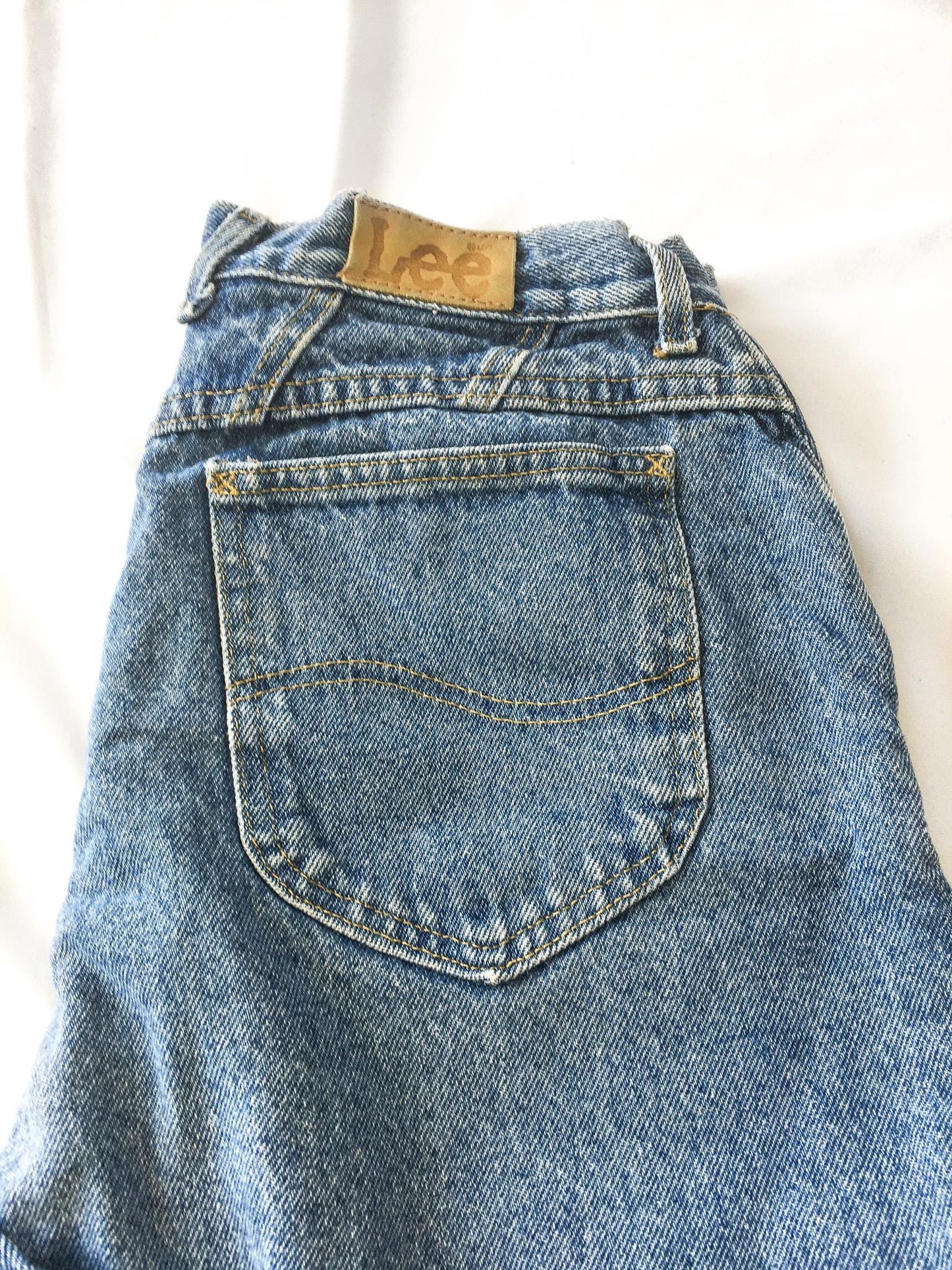 Vintage 90s LEE High Waisted Medium Wash Relaxed Tapered Leg Jeans, Waist Sz. 30"