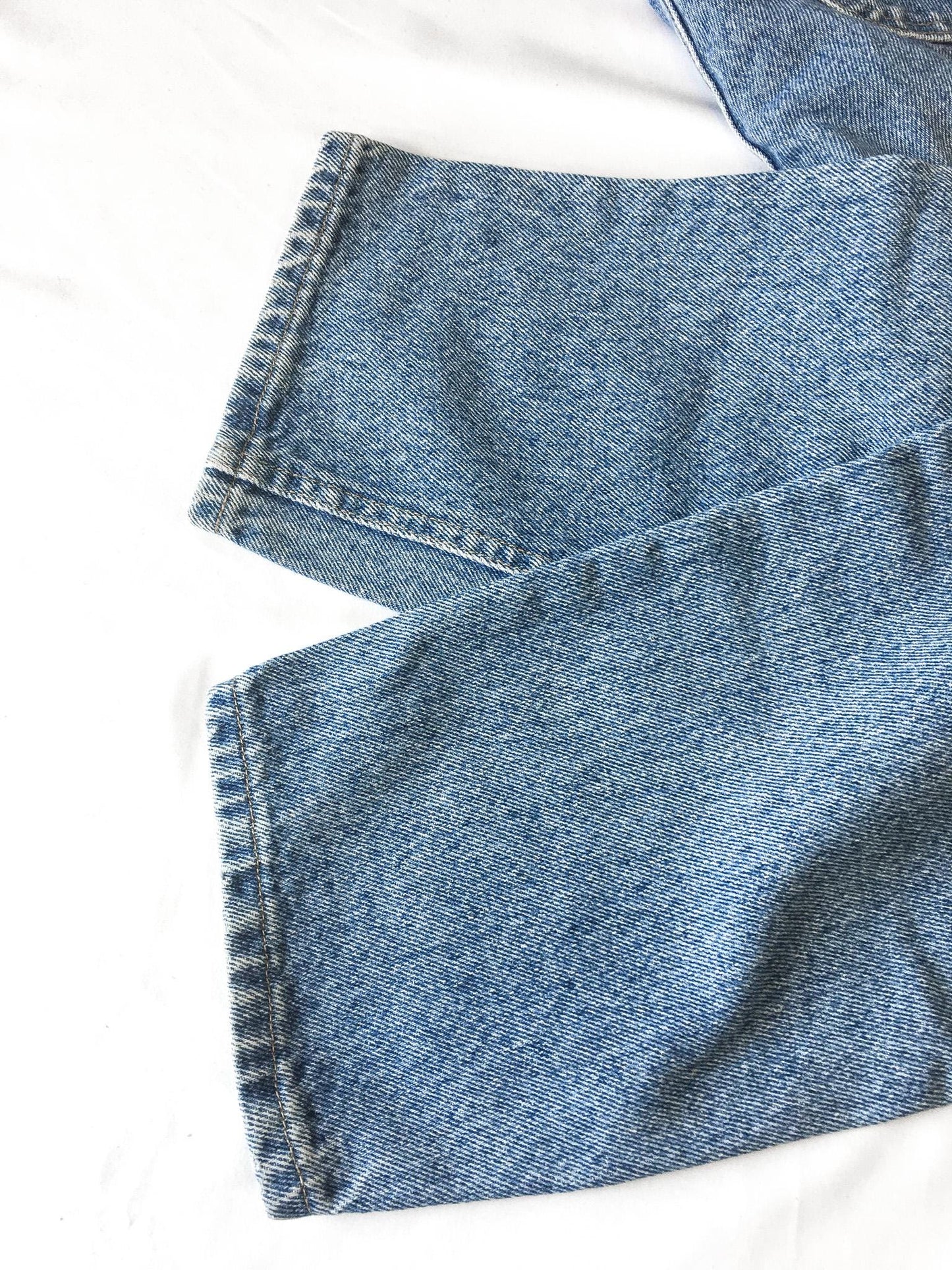 Vintage 90s LEE High Waisted Medium Wash Relaxed Tapered Leg Jeans, Waist Sz. 30"