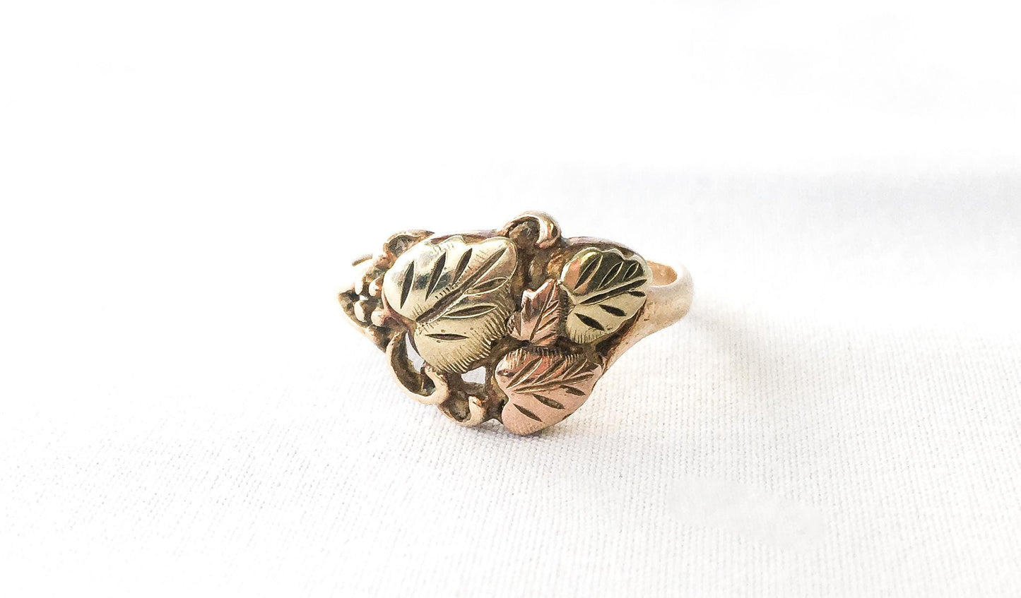 Vintage 10K Black Hills Gold JCO Tricolor Five Leaf Ring, Sz. 7.25, Vintage Black Hills Gold Jewelry