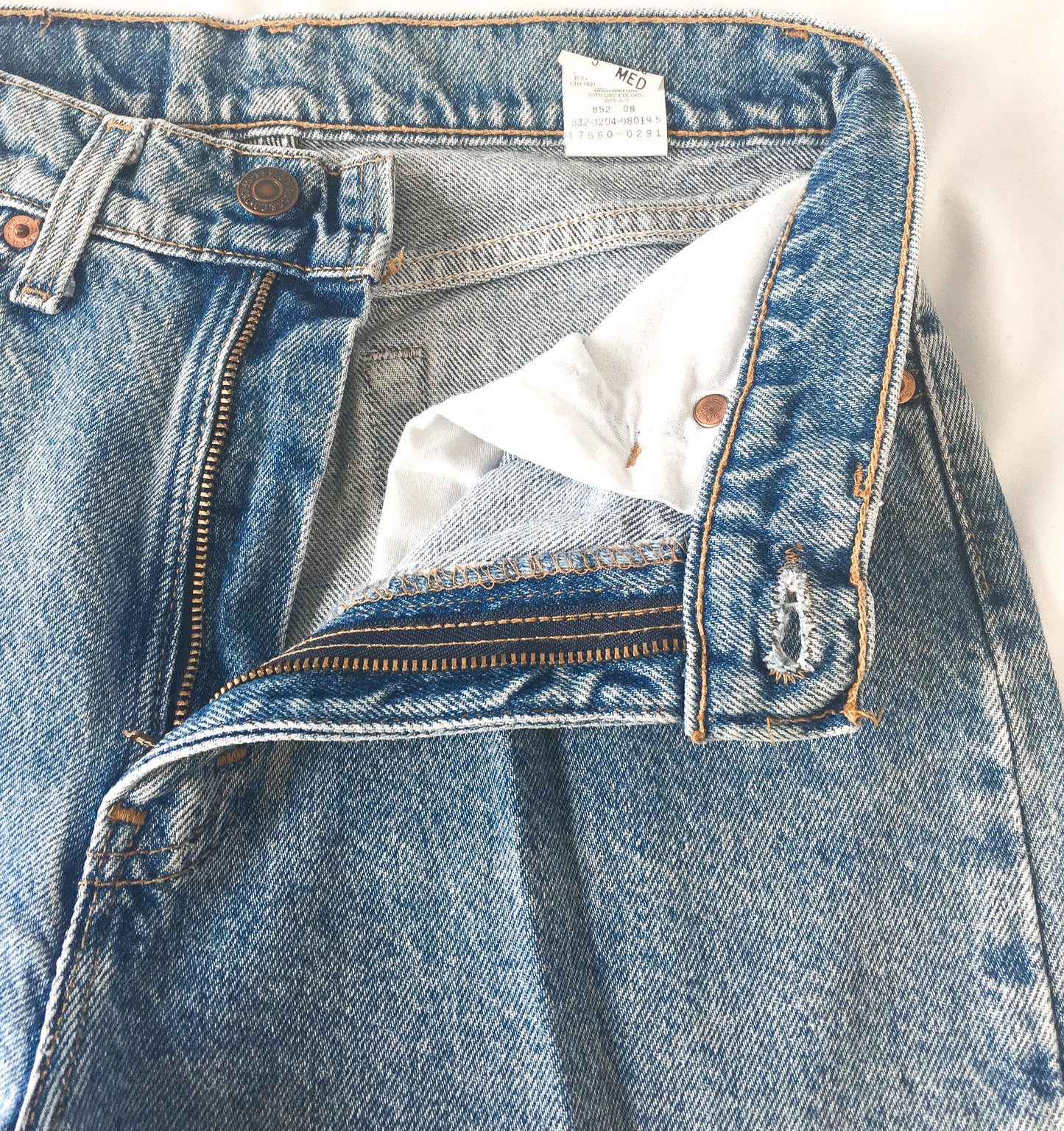 Vintage Levi's 560 Light Wash Loose Fit Straight Leg Denim Jeans, 26" x 30"