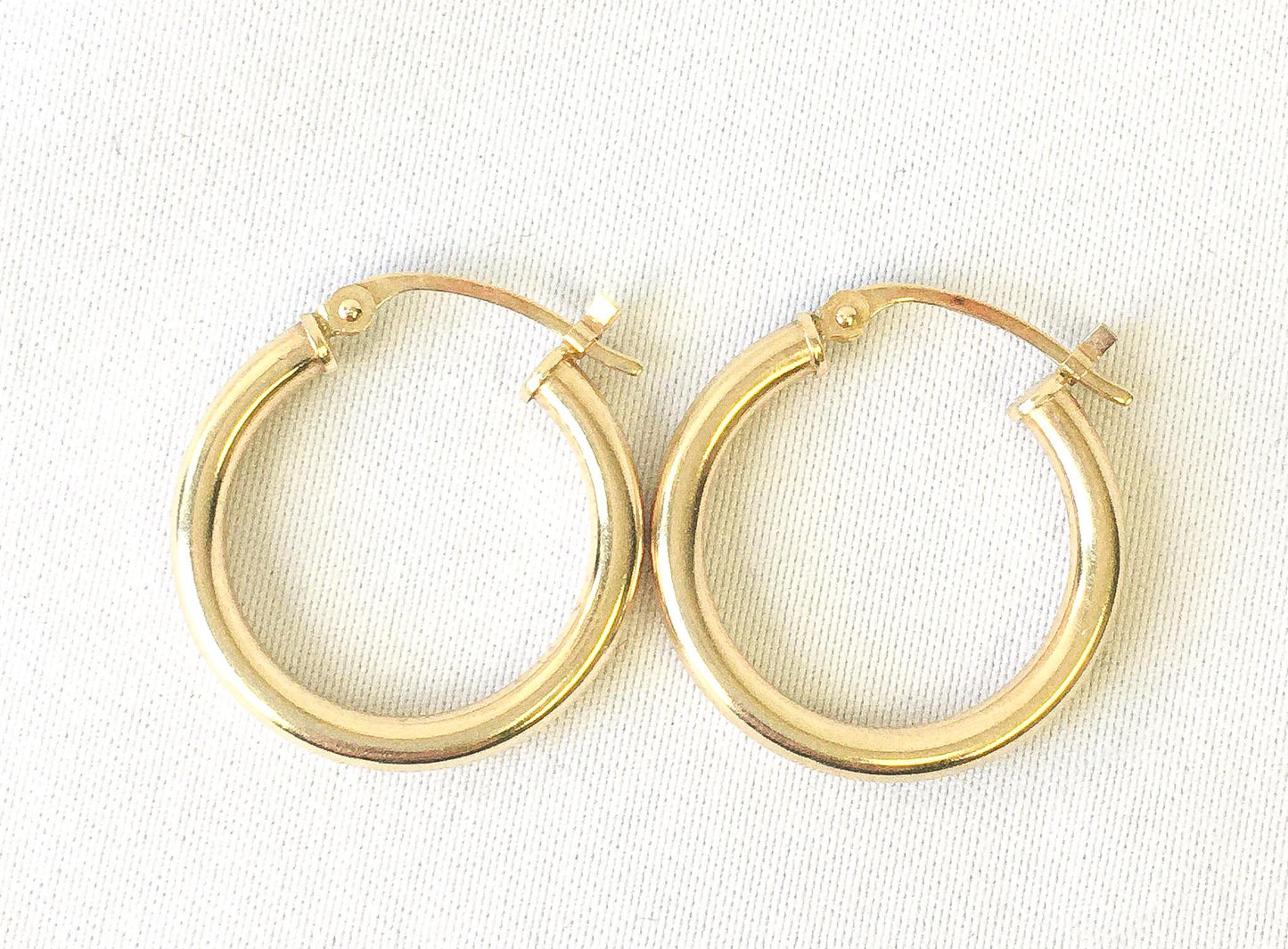 14K Yellow Gold Tube Hollow Circular Hoop Earrings, .75", .6 grams, Lightweight Dainty Simple Earrings
