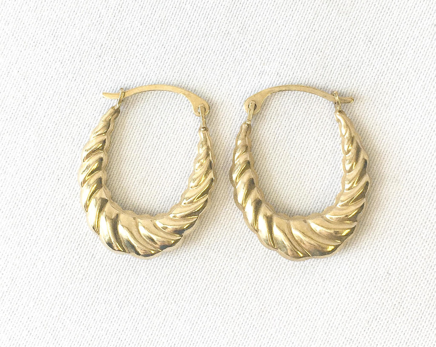10K Yellow Gold Israel Hollow Ribbed Hoop Earrings, .75", .3 grams, Simple Everyday Hoops