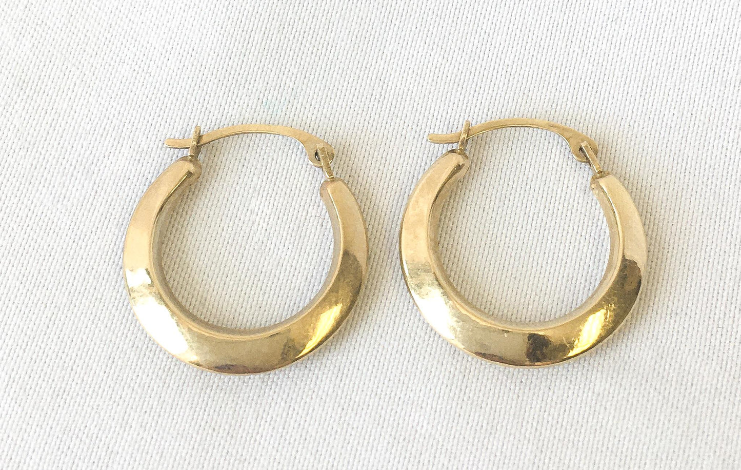 10K Yellow Gold Israel Hollow Round Smooth Hoop Earrings, .3 grams, Lightweight Simple Hoops