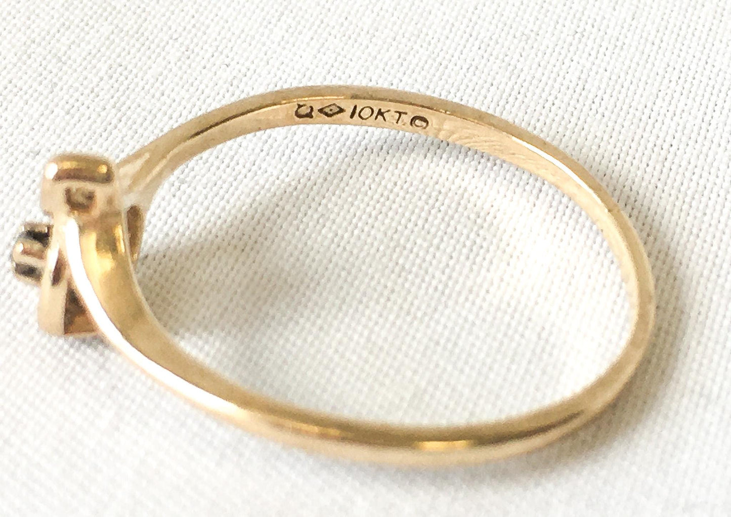 10K Yellow Gold Mini Diamond Heart Shaped Ring, Sz. 7.5, 1.2 grams, Simple Everyday Dainty Ring