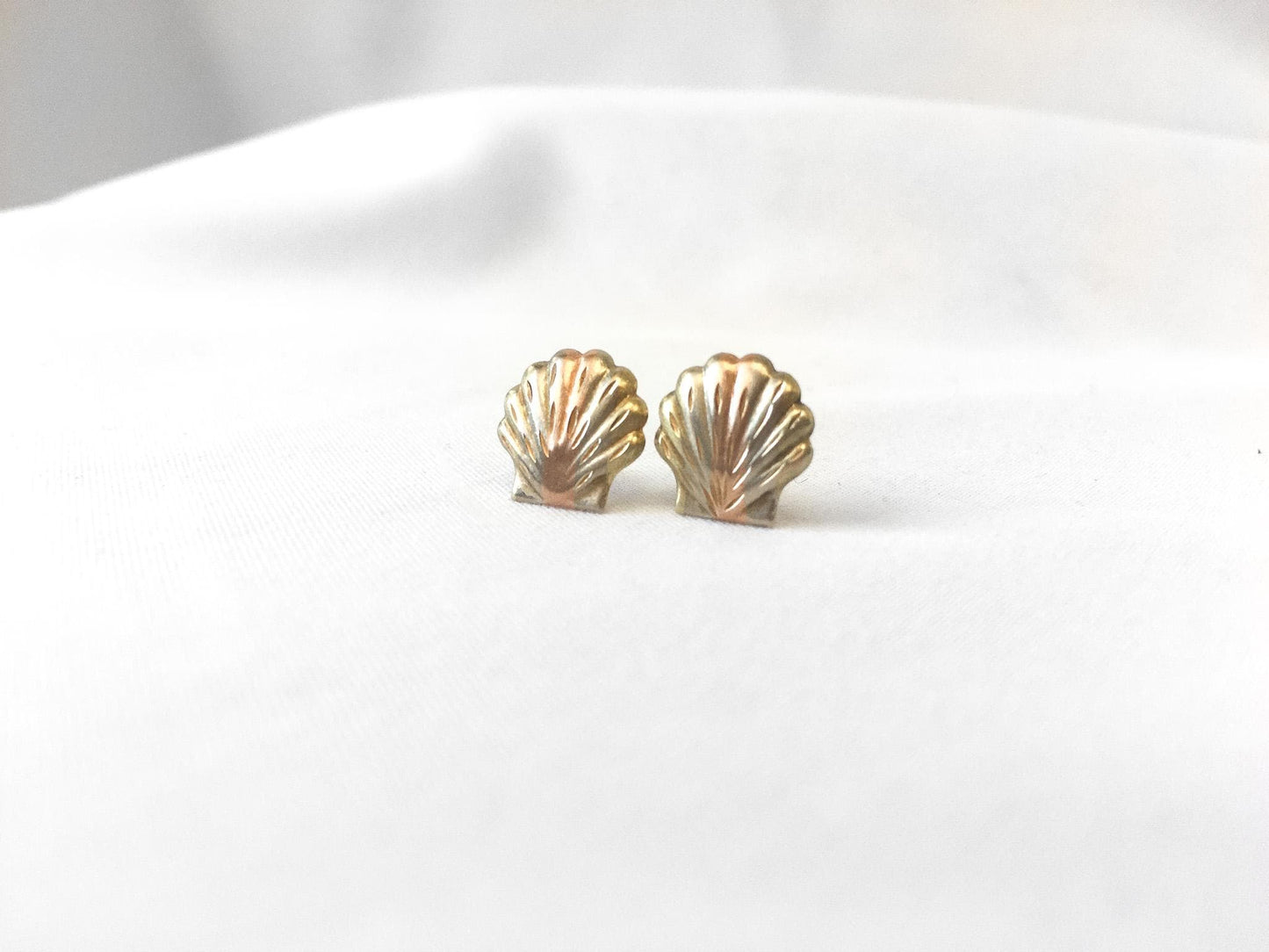 14K JCM Tricolor Seashell Stud Earrings, .3 grams each, Simple Dainty Everyday Beach Coastal Nautical Jewelry