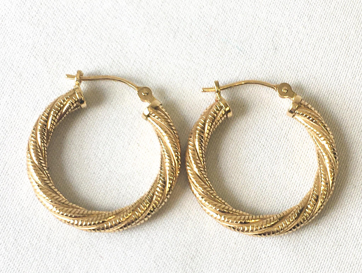 Vintage 14K Yellow Gold Twisted Lightweight Hoop Earrings, .75", 1.2 Grams Total, Simple Dainty Everyday Hoop Earrings