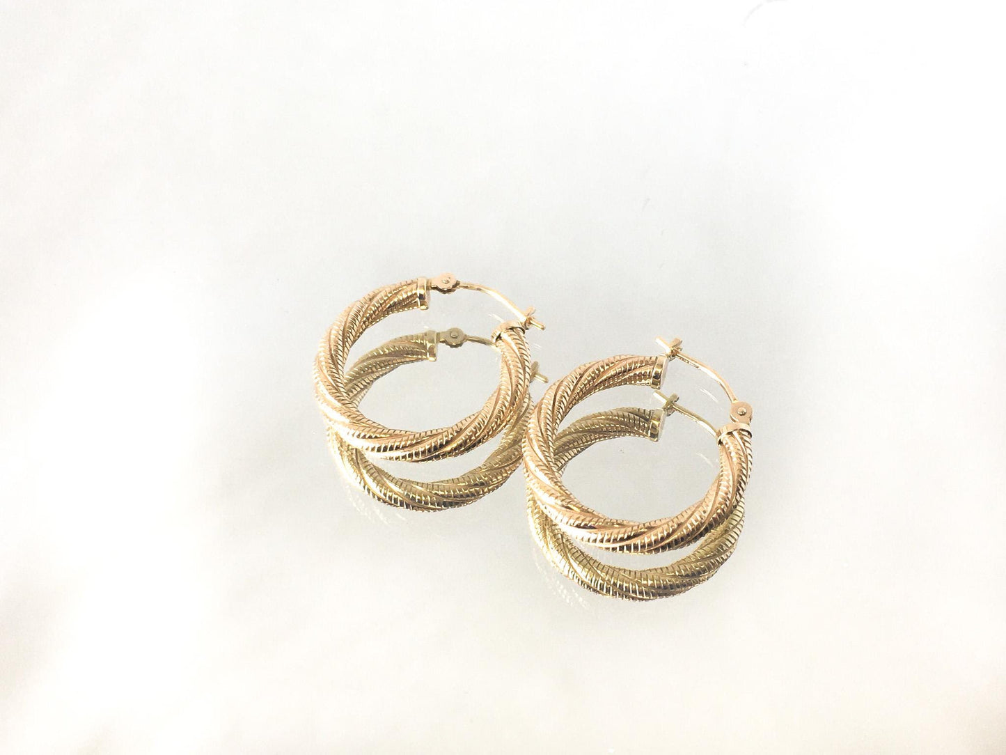 Vintage 14K Yellow Gold Twisted Lightweight Hoop Earrings, .75", 1.2 Grams Total, Simple Dainty Everyday Hoop Earrings