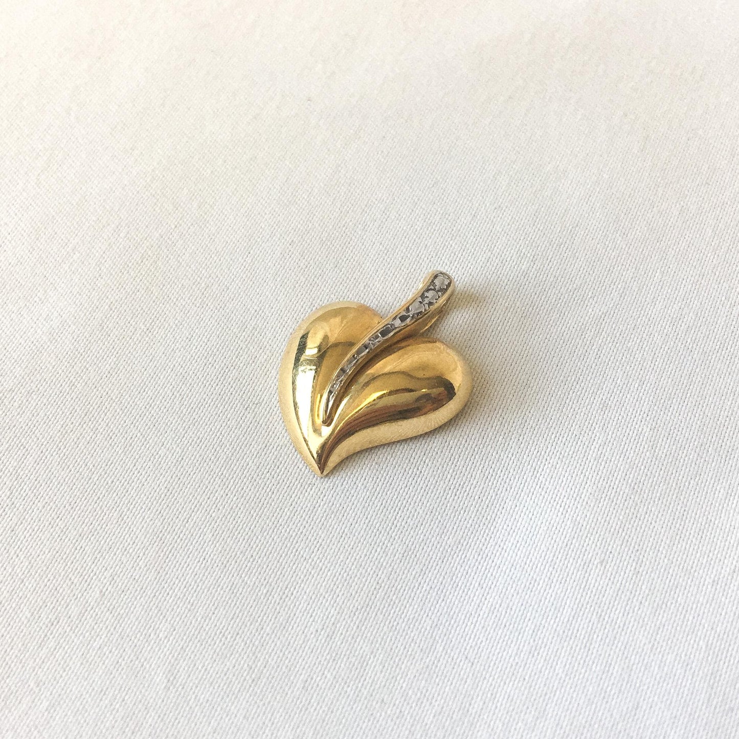14K Yellow Gold Diamond Cut Heart Pendant, .75 Inches, 1.9 Grams, Simple Everyday Heart Pendant