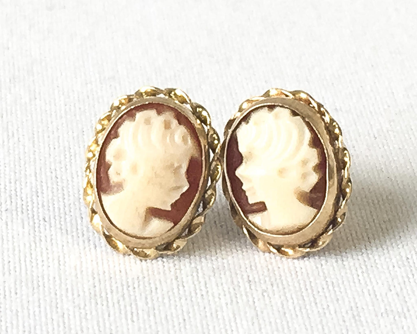 Vintage 14K 585 Gold Mini Red Cameo Stud Earrings, Dainty Victorian Style Earrings