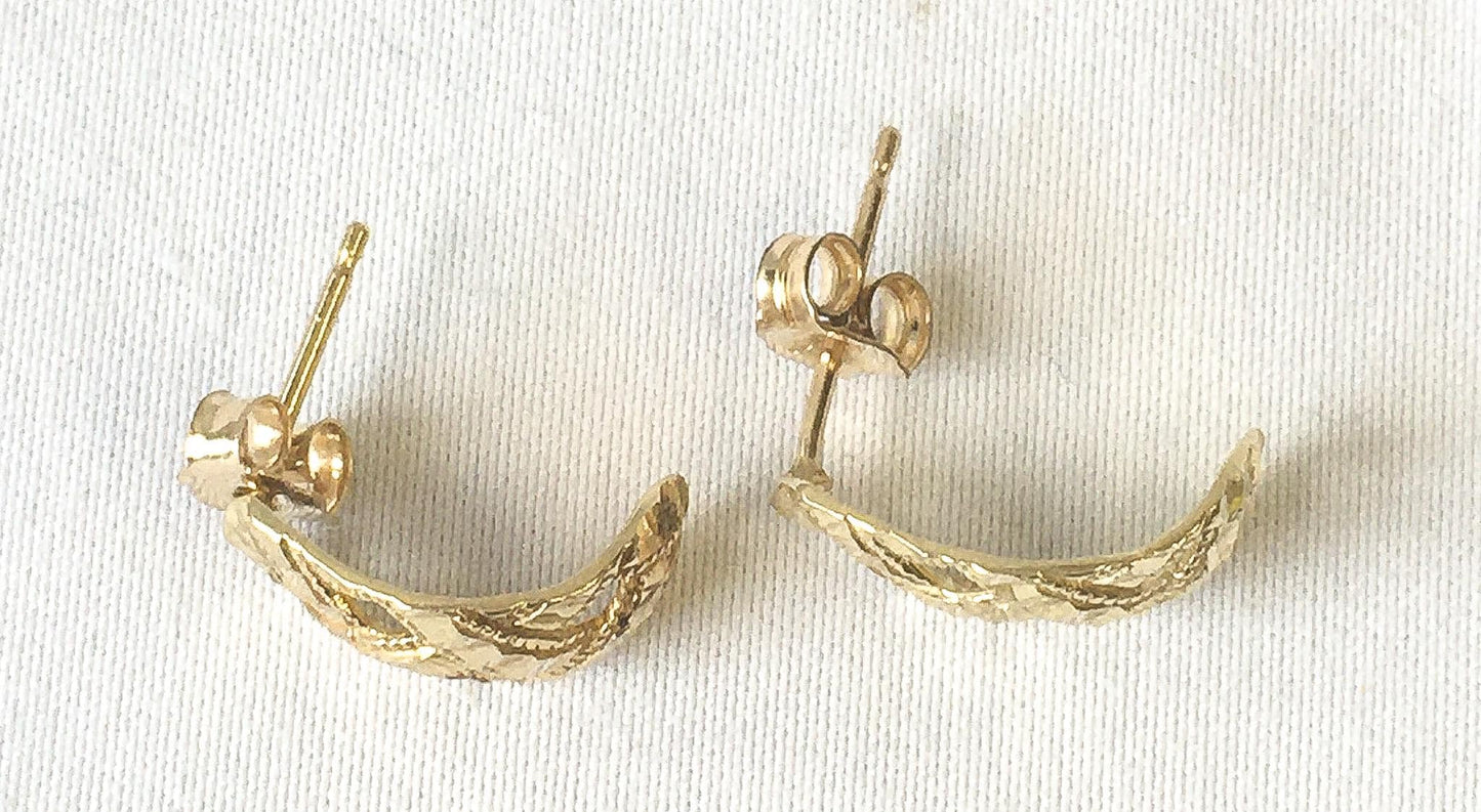 Vintage 10K Yellow Gold Diamond Cut Filigree Half Dome Earrings, Elegant Simple Everyday Dainty Minimalist Earrings