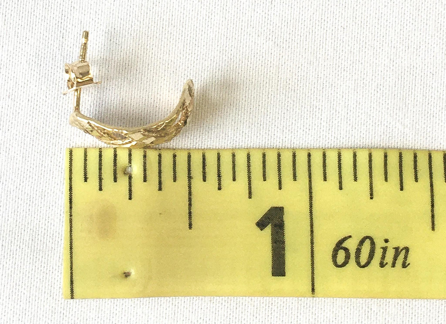 Vintage 10K Yellow Gold Diamond Cut Filigree Half Dome Earrings, Elegant Simple Everyday Dainty Minimalist Earrings