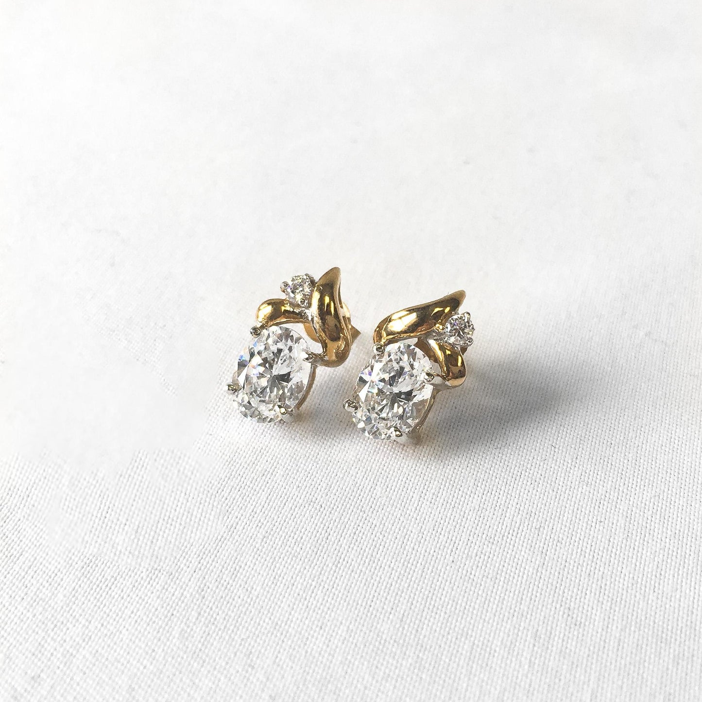 10K Yellow Gold Cubic Zirconia Abstract Oval Stud Earrings, Simple Everyday Minimalist Elegant Stud Earrings