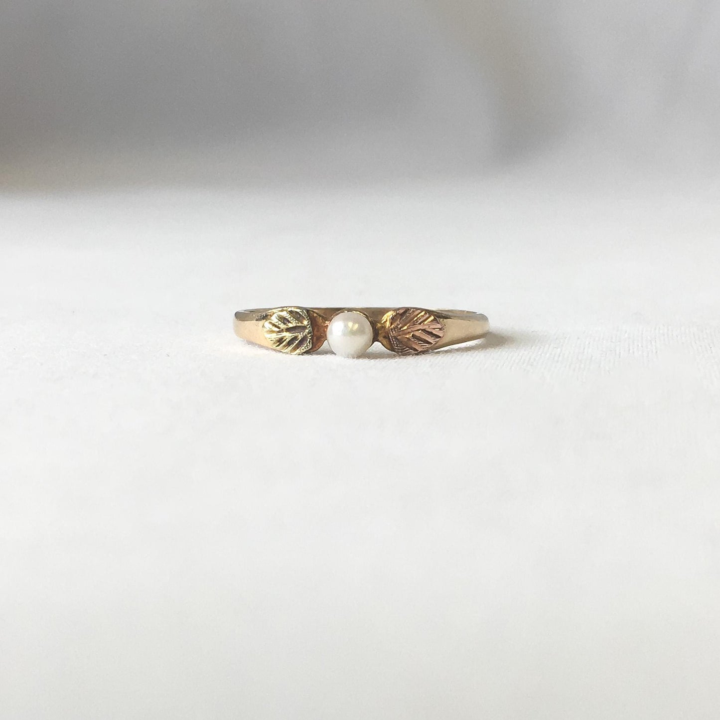 Vintage 10K RGC Black Hills Gold Two Leaf Pearl Band Ring, Sz. 6, Vintage Dainty Black Hills Gold Jewelry