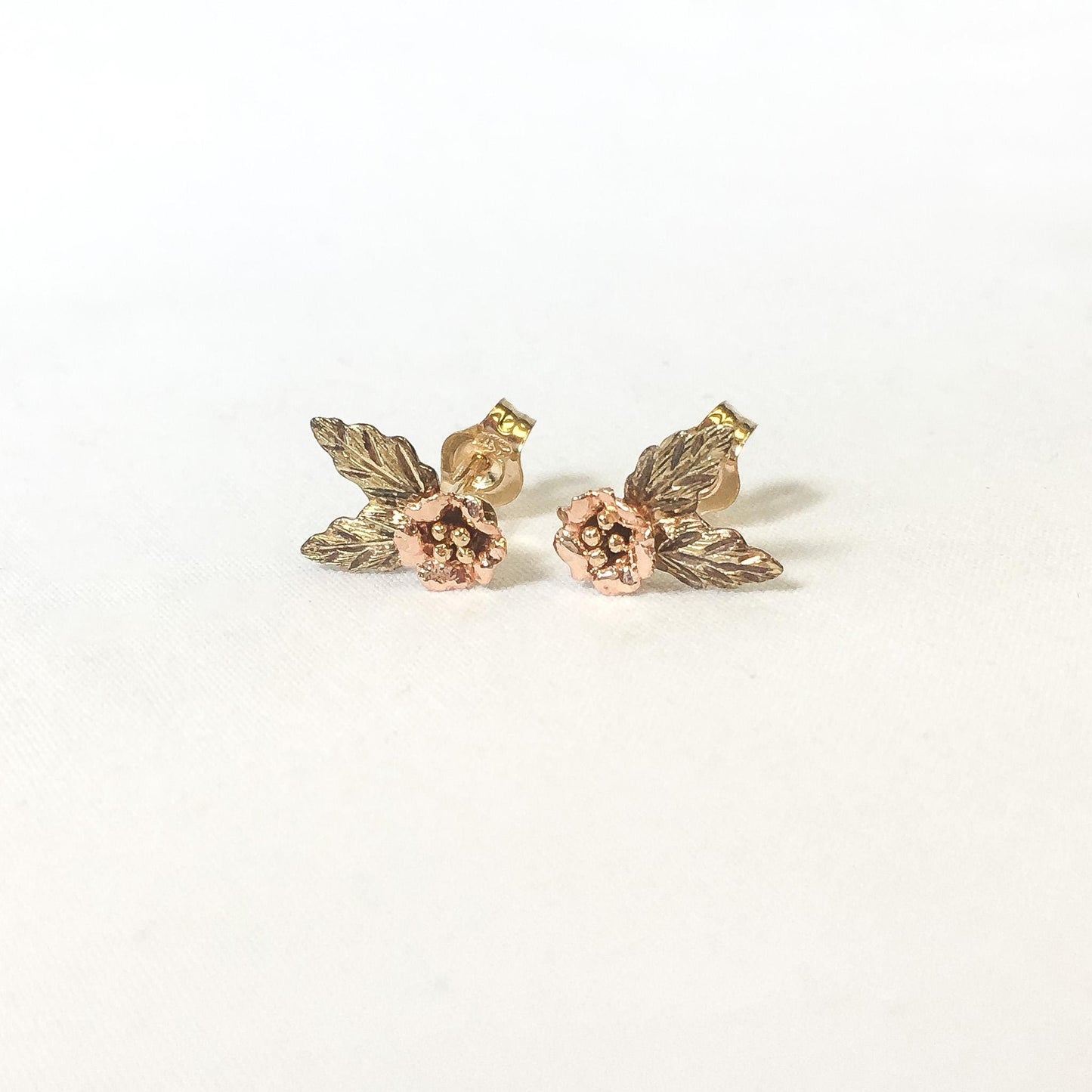 10K 14K Black Hills Gold Floral Leaf Stud Earrings, Dainty Black Hills Gold Floral Studs