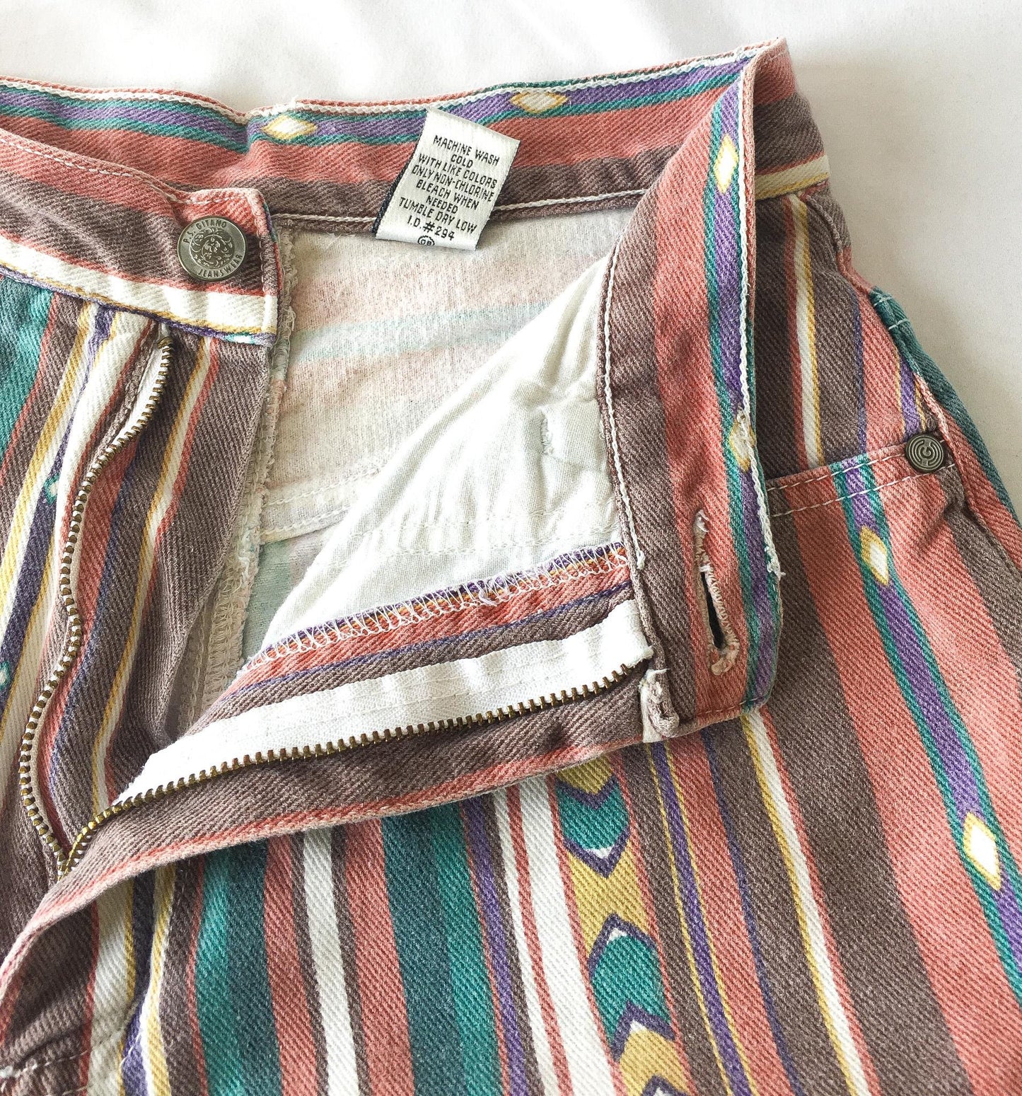 90s Gitano Rainbow Multicolor Striped Geometric Print Denim Shorts, Sz 24" Waist, Unique Denim Shorts