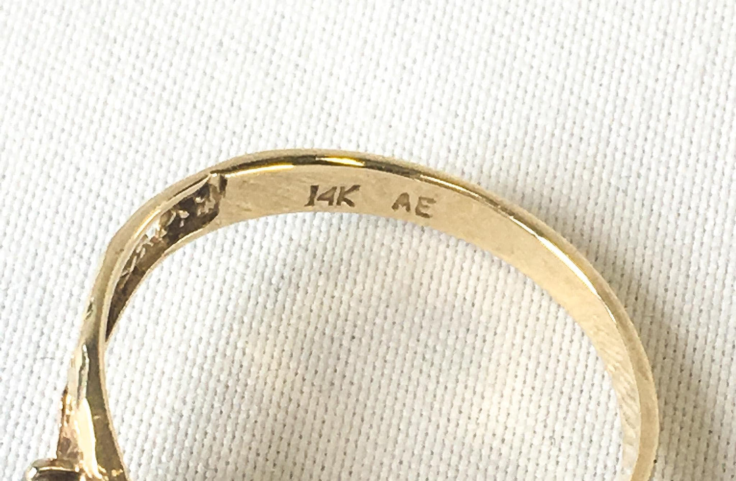 Vintage 14K Yellow Gold Diamond Filligree Chevron Band Ring, Sz. 6, Vintage Elegant Dainty Simple Everyday Stackable Ring