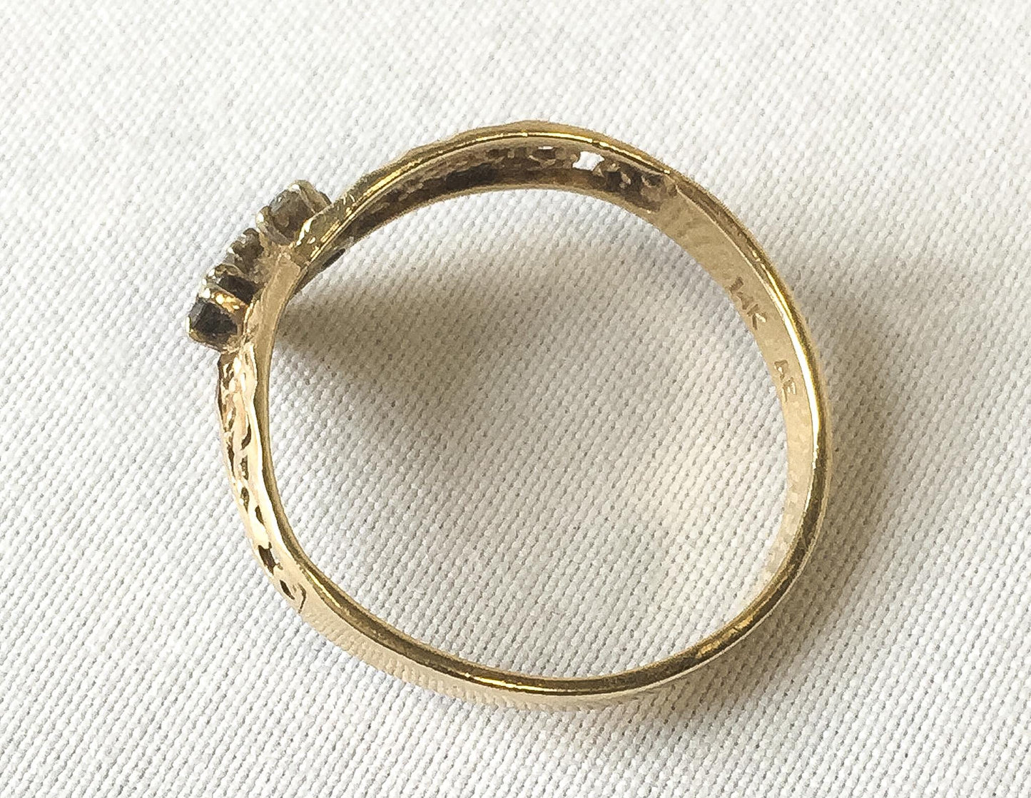 Vintage 14K Yellow Gold Diamond Filligree Chevron Band Ring, Sz. 6, Vintage Elegant Dainty Simple Everyday Stackable Ring