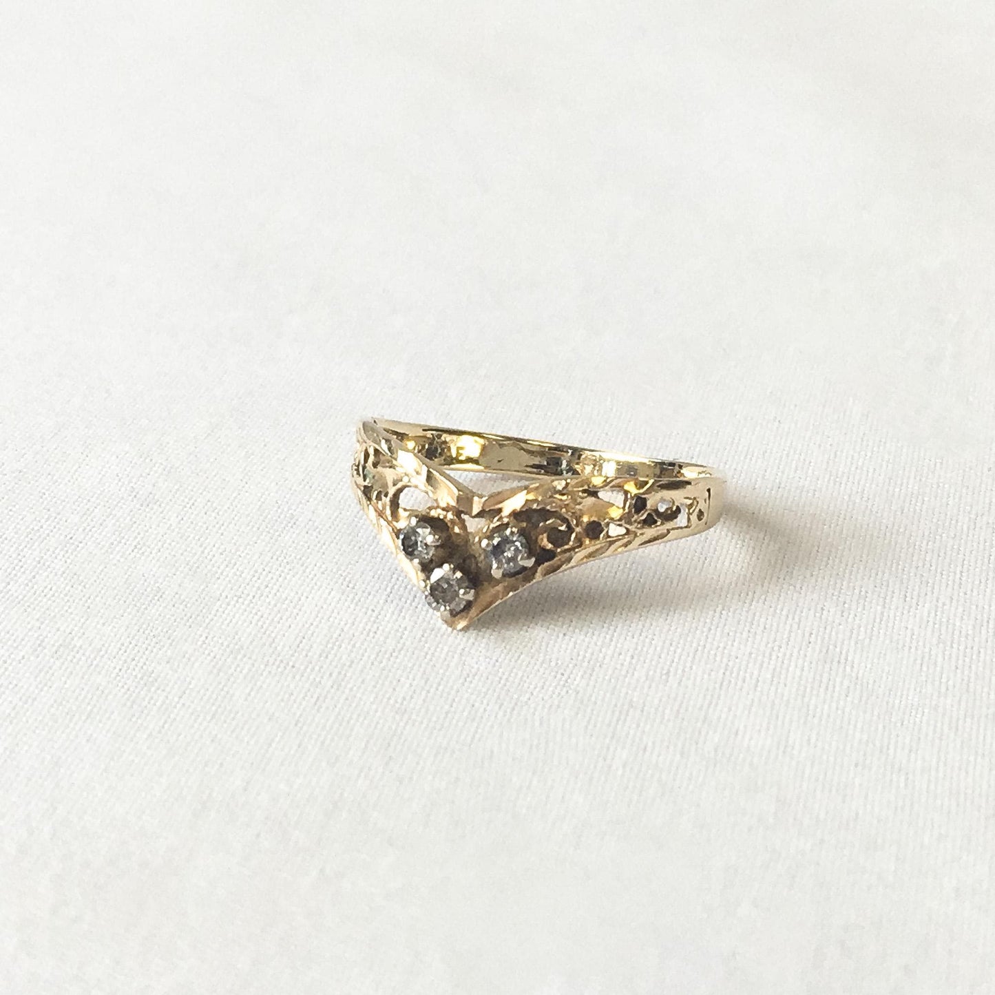 Vintage 14K Yellow Gold Diamond Filligree Chevron Band Ring, Sz. 6, Vintage Elegant Dainty Simple Everyday Stackable Ring