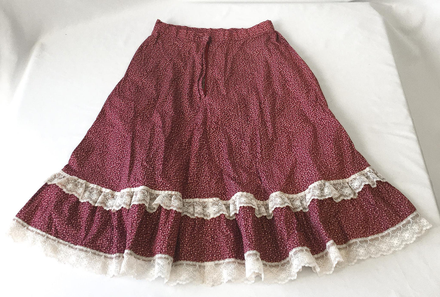 Vintage Burgundy Maroon Floral Cream Lace Trim Prairie Style Skirt, 24" Waist, Vintage Cottage Core Coquette Style Skirt