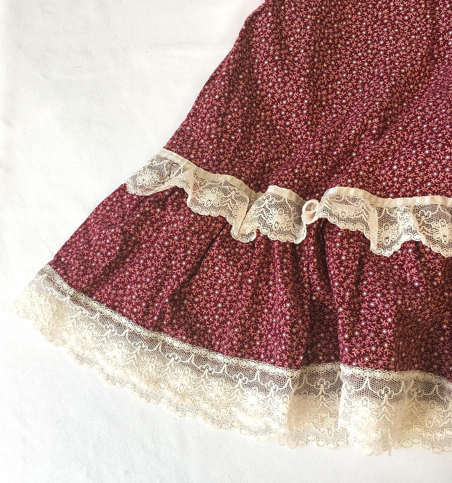 Vintage Burgundy Maroon Floral Cream Lace Trim Prairie Style Skirt, 24" Waist, Vintage Cottage Core Coquette Style Skirt