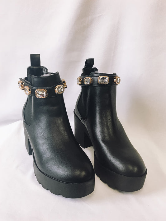 Bamboo Black Vista 14, Bejeweled Chelsea Booties, Sz. 6