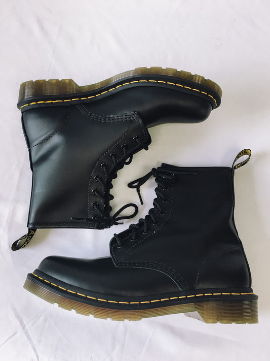 Dr. Martens 1460 Smooth Leather Lace Up Boots in Black, Women's Sz. 10, Men's Sz. 9