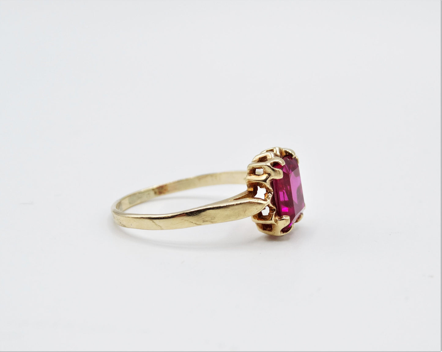 Estate Vintage 10K Gold Synthetic Ruby Ring, Vintage Jewelry, Ring Size 9