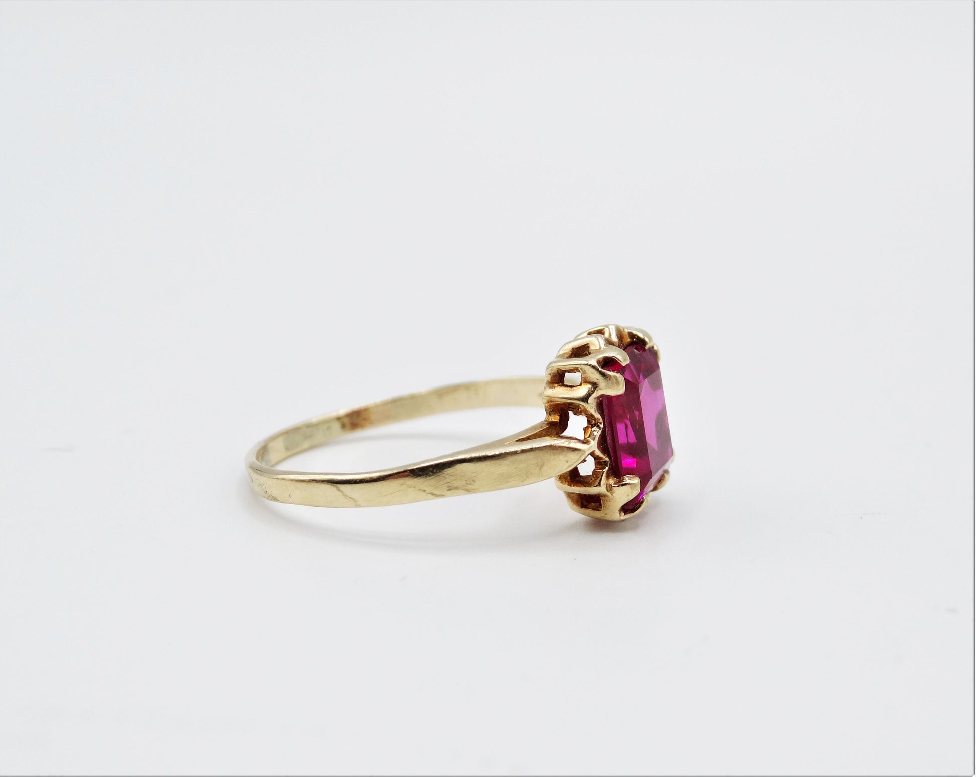Estate Vintage 10K Gold Synthetic Ruby Ring, Vintage Jewelry, Ring Size 9
