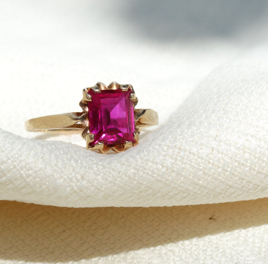 Estate Vintage 10K Gold Synthetic Ruby Ring, Vintage Jewelry, Ring Size 9