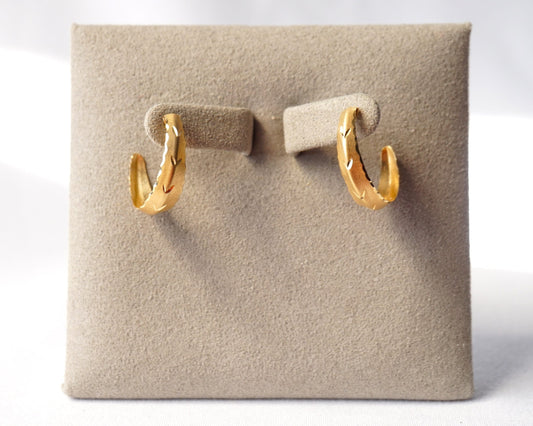 Unique Vintage 14K Gold CARLA Dainty Crescent Scalloped Hoops, Estate Everyday Textured Hoops