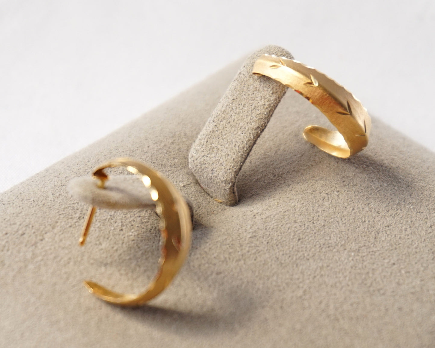 Unique Vintage 14K Gold CARLA Dainty Crescent Scalloped Hoops, Estate Everyday Textured Hoops