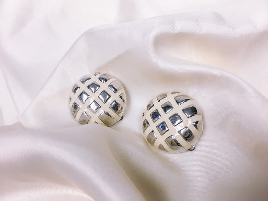 Vintage 1980's SIMON SEBBAG Waffle Textured White Enamel and 925 Sterling Silver Clip on Earrings