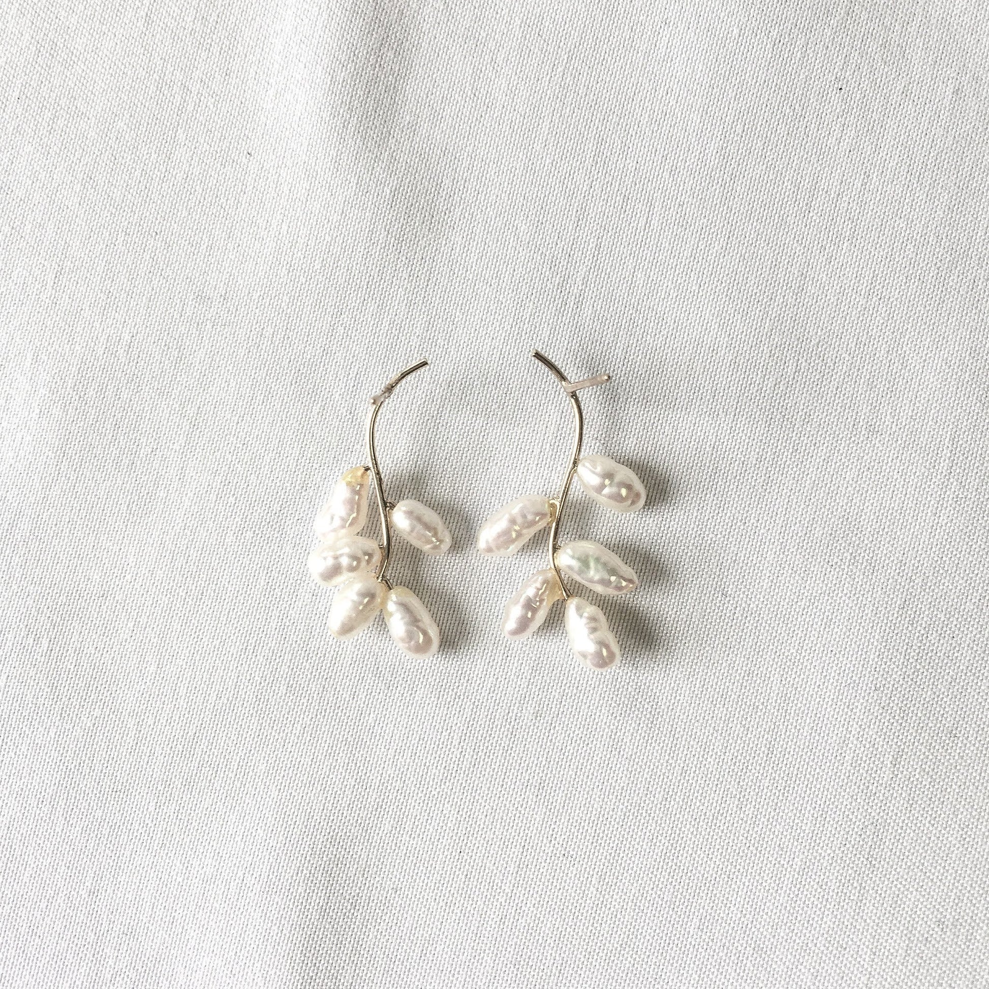 Vintage 14k Gold Baroque Pearl Seed Earrings, Delicate Vintage Earrings, Vintage Bridal Earrings