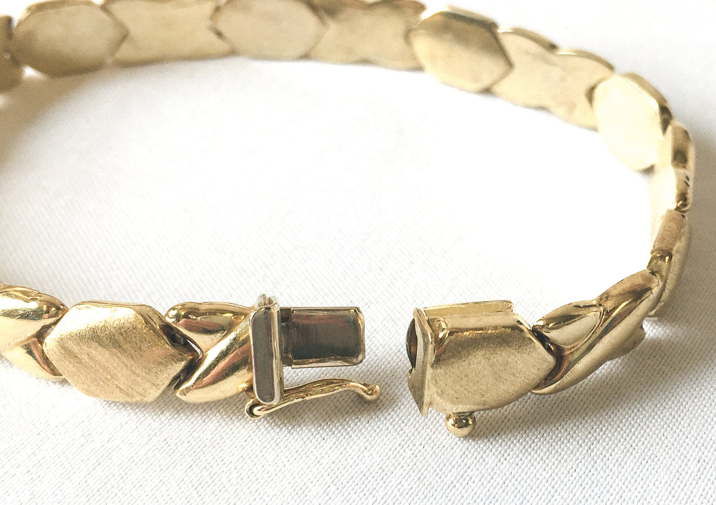 Vintage F14k Italy X and O Matte and Polished Hollow Bracelet, 8.92mm