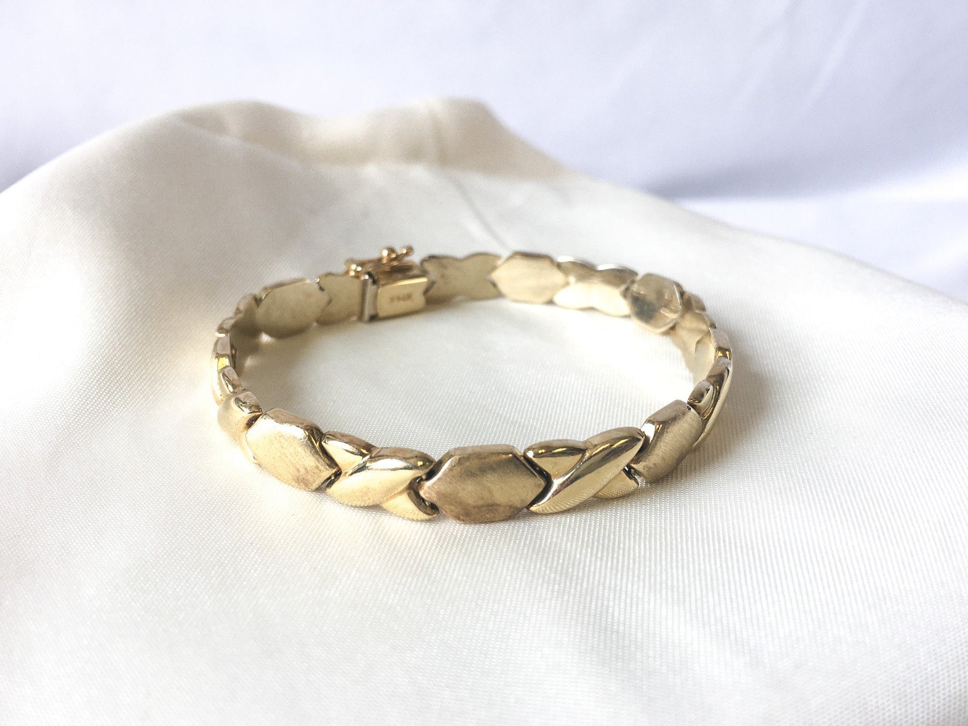 Vintage F14k Italy X and O Matte and Polished Hollow Bracelet, 8.92mm