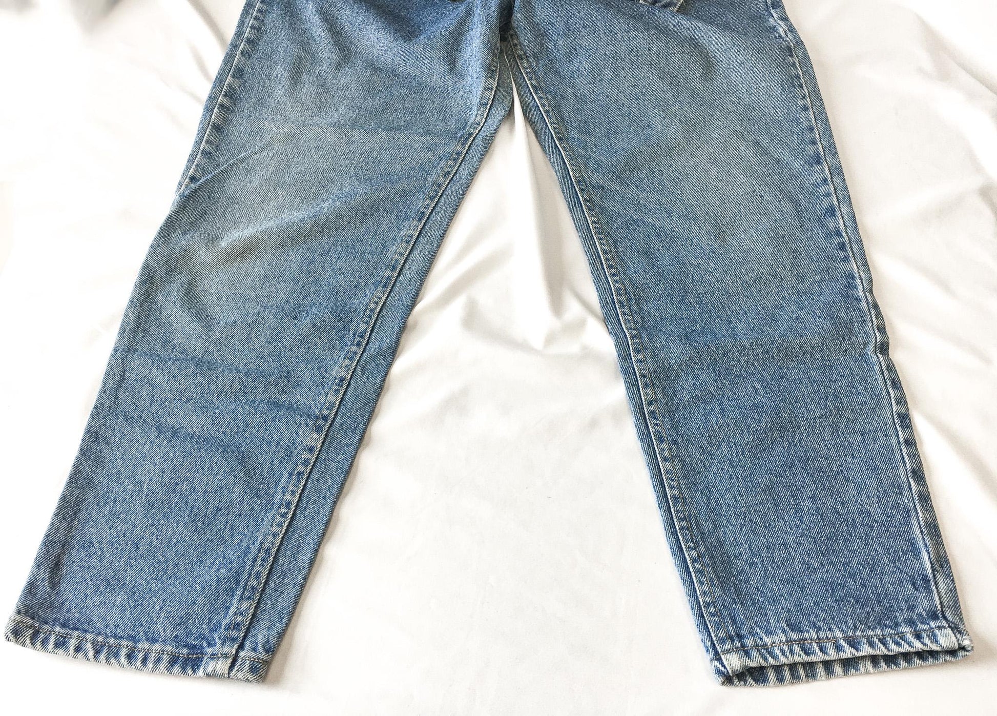 Vintage 90s LEE High Waisted Medium Wash Relaxed Tapered Leg Jeans, Waist Sz. 30"