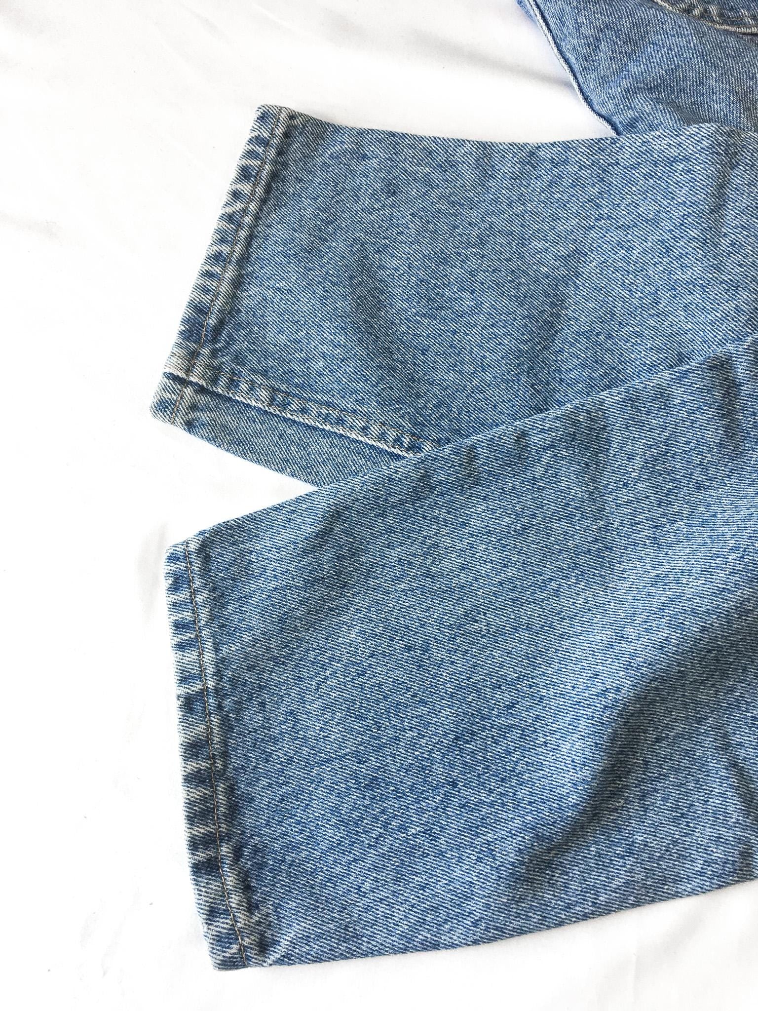 Vintage 90s LEE High Waisted Medium Wash Relaxed Tapered Leg Jeans, Waist Sz. 30"
