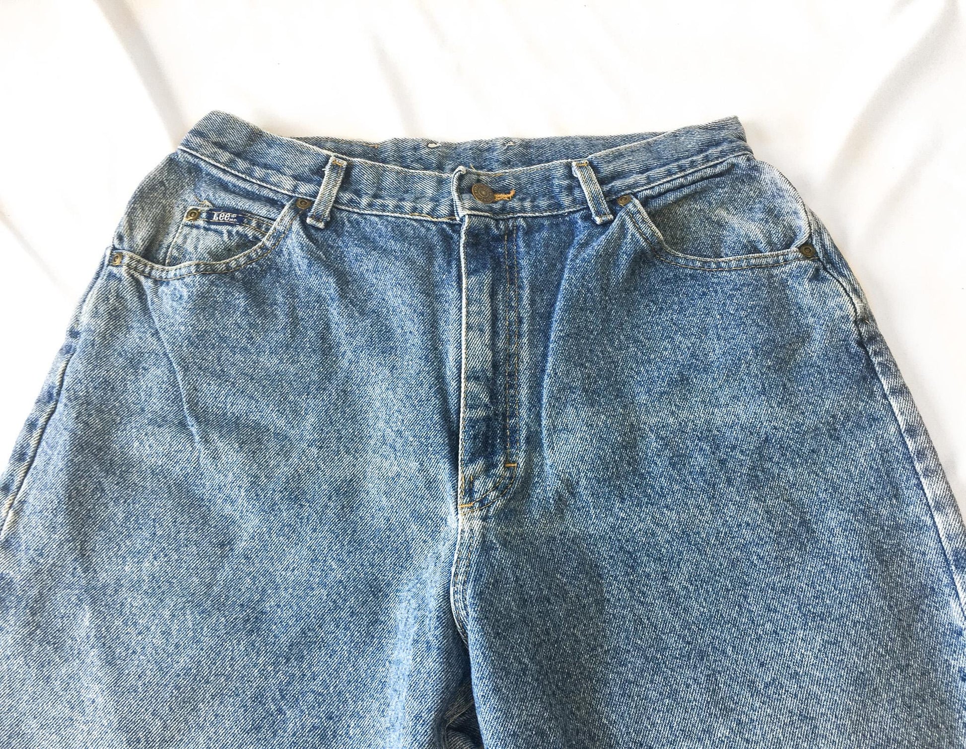 Vintage 90s LEE High Waisted Medium Wash Relaxed Tapered Leg Jeans, Waist Sz. 30"