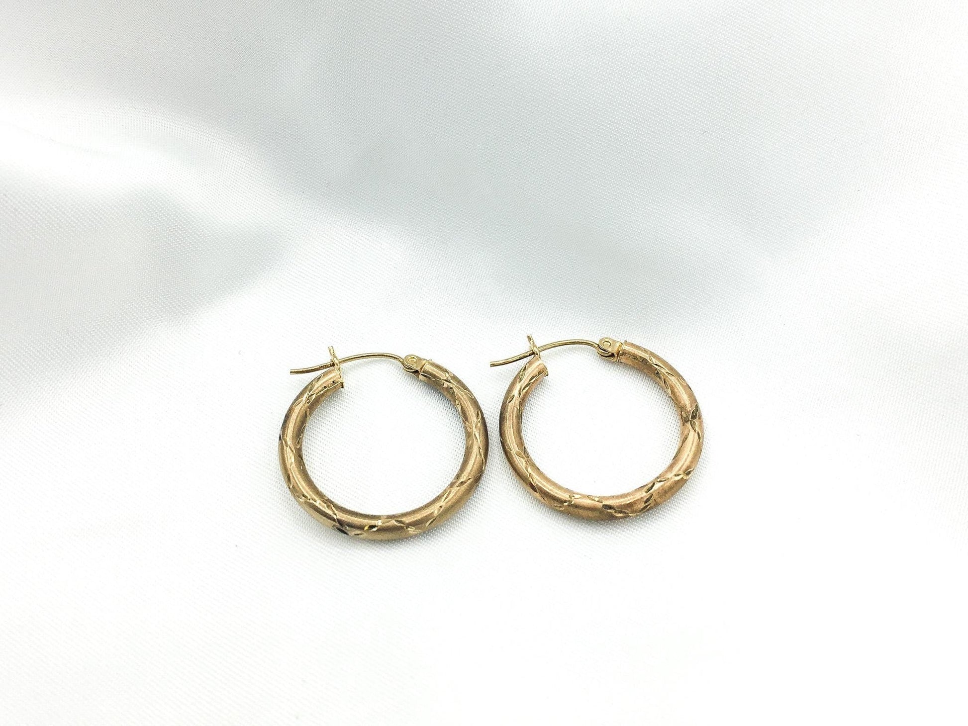 10K Etched Textured Tube Gold Hoop Earrings