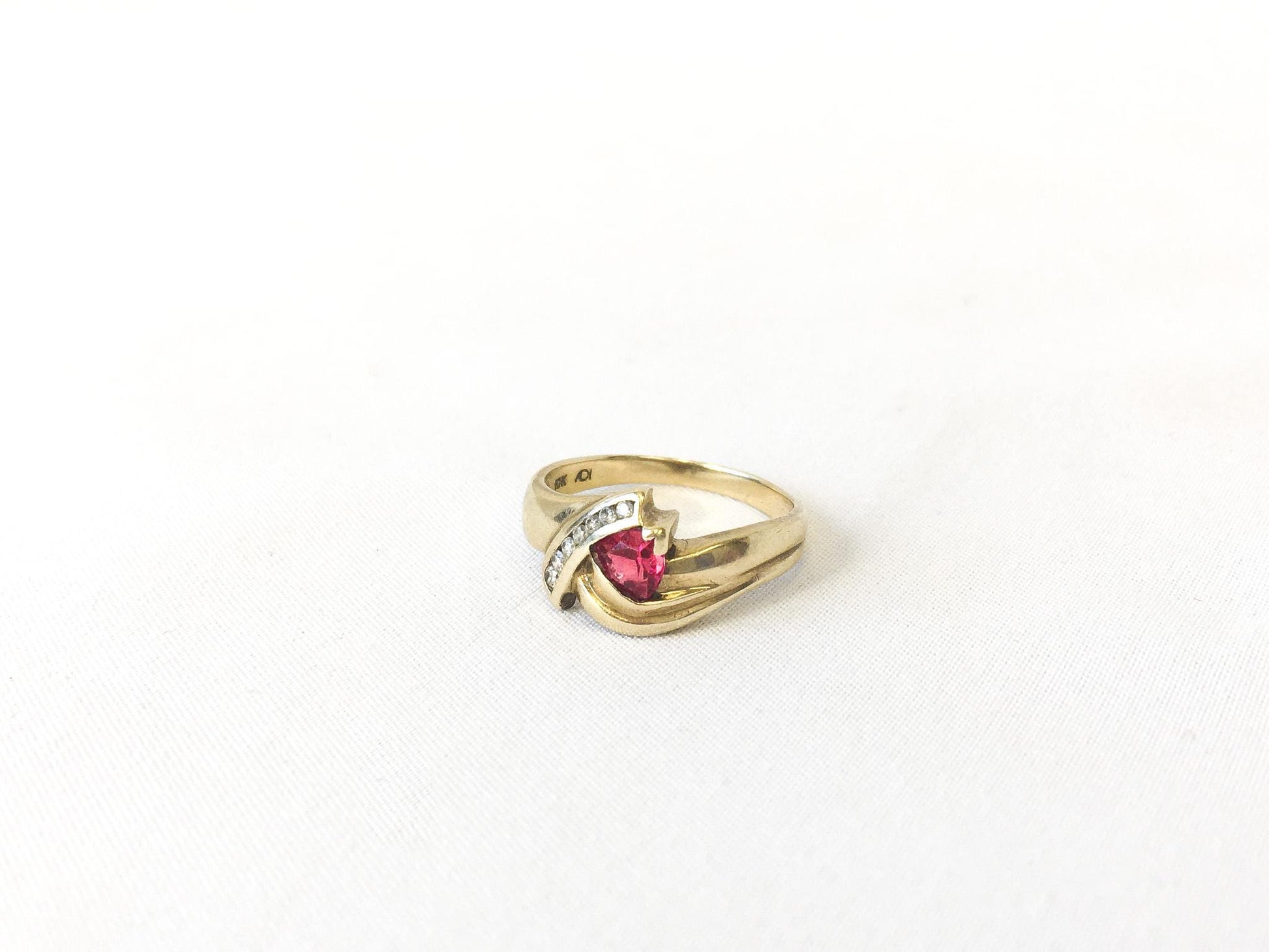 Vintage 10K Gold Wrap Band Triangle Diamond and Ruby Ring, Sz. 7.75