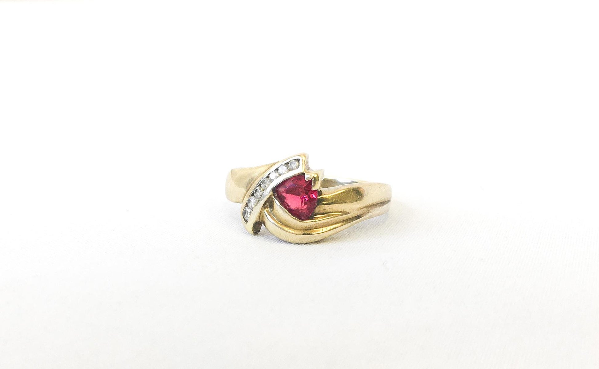 Vintage 10K Gold Wrap Band Triangle Diamond and Ruby Ring, Sz. 7.75