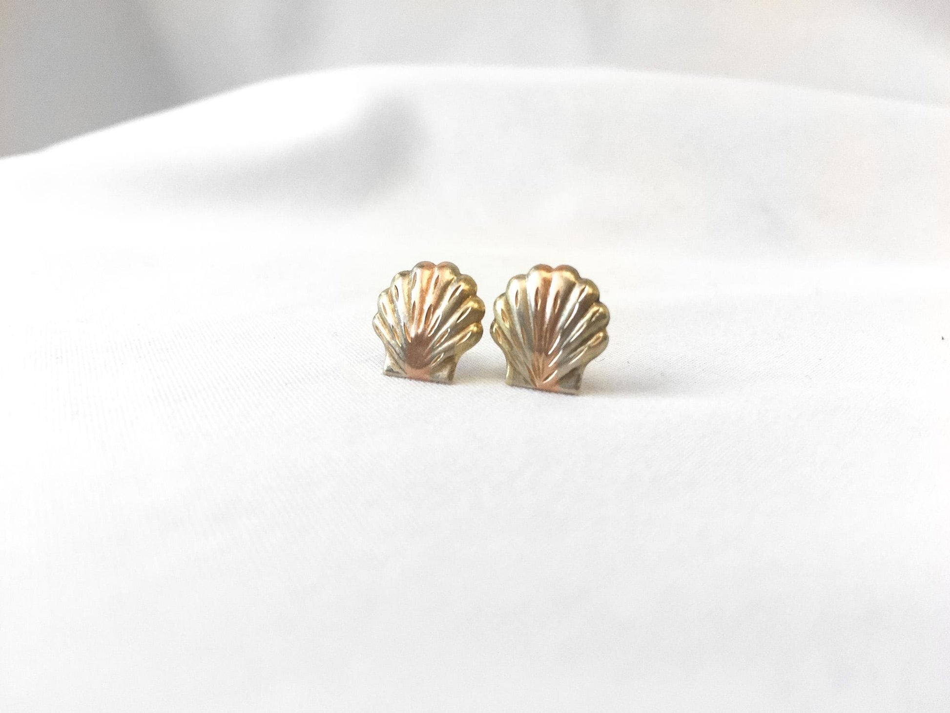 14K JCM Tricolor Seashell Stud Earrings, .3 grams each, Simple Dainty Everyday Beach Coastal Nautical Jewelry