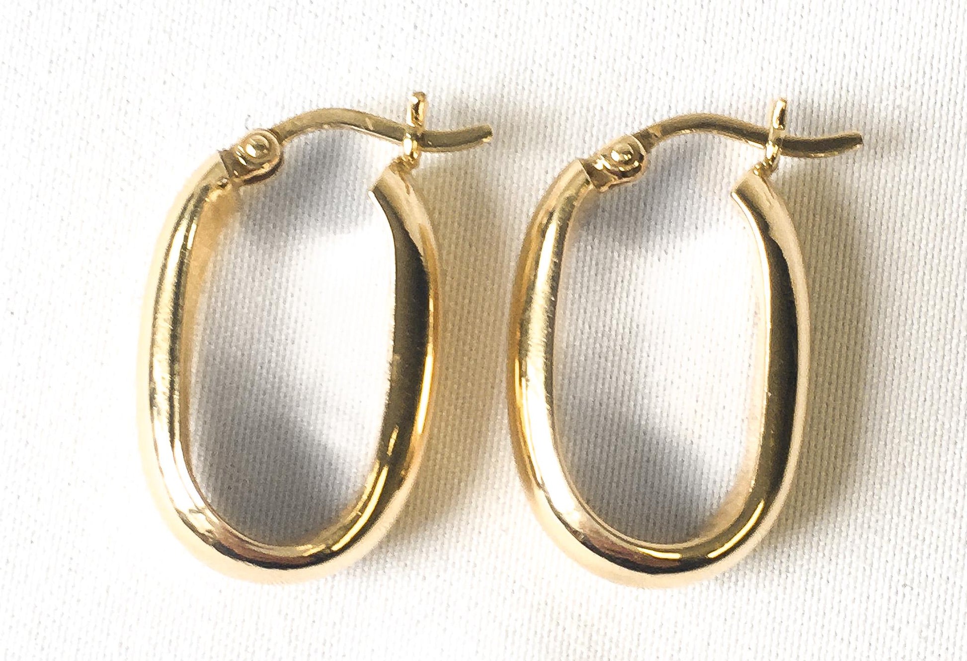 14K 585 Yellow Gold Square Oval Smooth Hollow Hoop Earrings, 2 Grams Total, .75", 4mm Width, Lightweight Simple Everyday Hoop Earrings