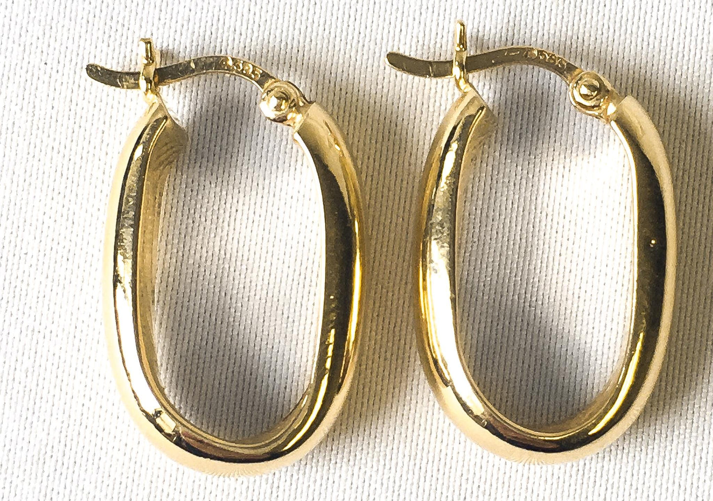 14K 585 Yellow Gold Square Oval Smooth Hollow Hoop Earrings, 2 Grams Total, .75", 4mm Width, Lightweight Simple Everyday Hoop Earrings