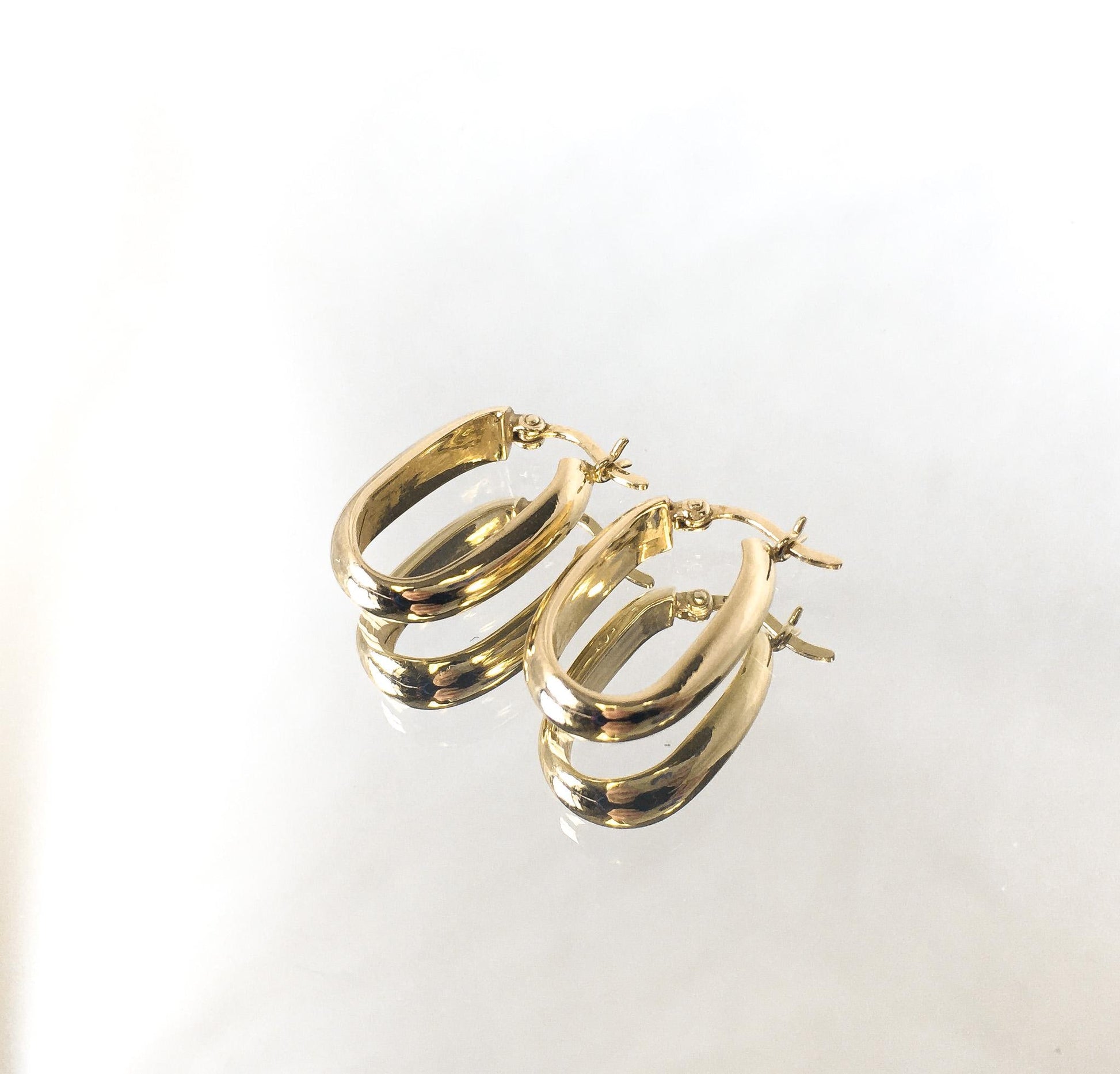 14K 585 Yellow Gold Square Oval Smooth Hollow Hoop Earrings, 2 Grams Total, .75", 4mm Width, Lightweight Simple Everyday Hoop Earrings