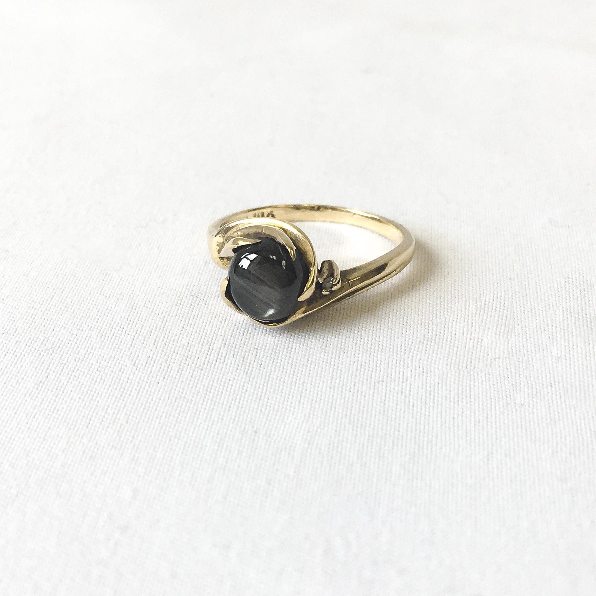 Vintage Deson 10K Yellow Gold Black/Dark Gray Cat's Eye Ring, Sz. 5.75